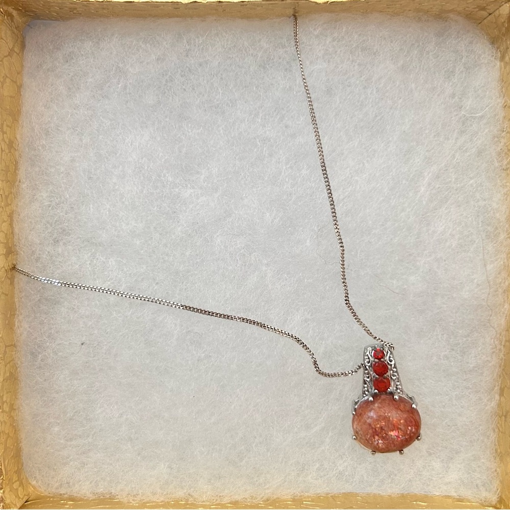 Orange detailed necklace